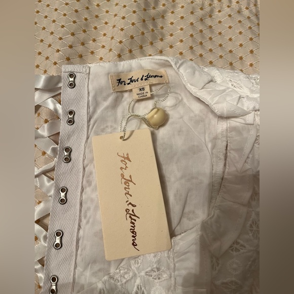 🌹Host Pick🌹For Love & Lemons Sand Dollar Lace Up Top NWT - Picture 8 of 10